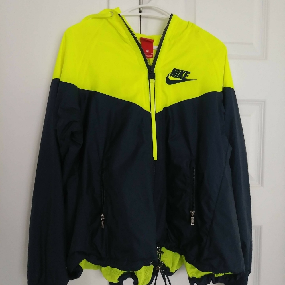 Nike wind breaker